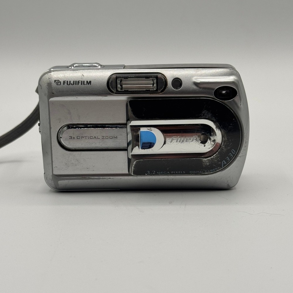 Fujifilm FinePix A330 Silver Digital Camera 3.2MP 3x Optical Zoom Tested Working